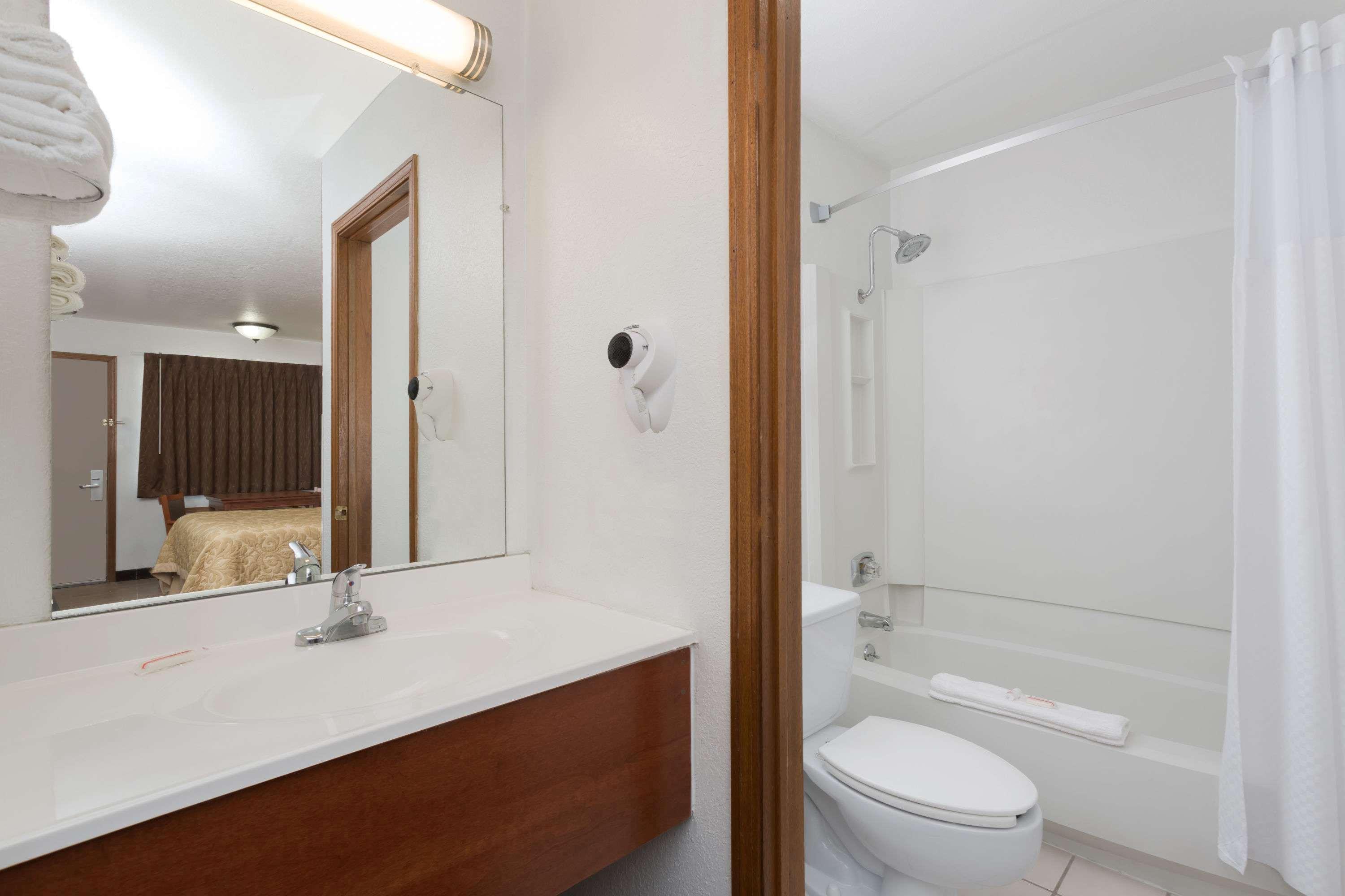 Hotel Super 8 By Wyndham Goodland Exterior foto